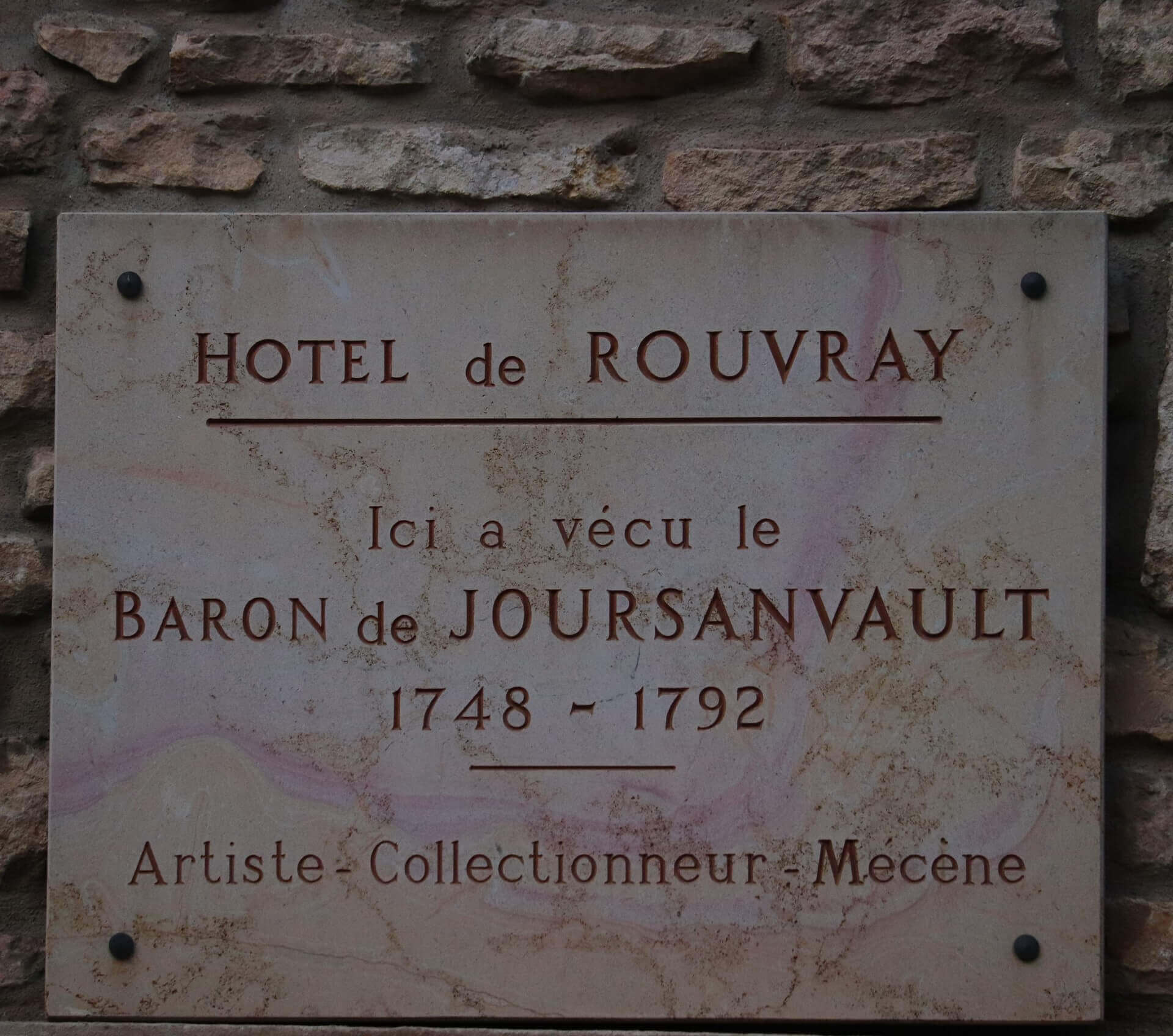 Sensation Vin's tasting rooms are located in Beaune's historic center, inside Hôtel de Rouvray.