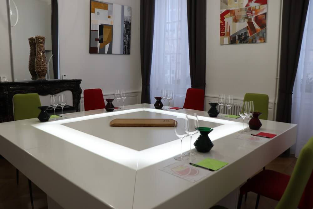 Salle de dégustation Baron de Joursanvault à Beaune, lieu des cours d'œnologie de Sensation Vin
