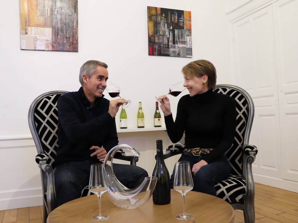 Céline Dandelot et Damien Delattre vous accueillent à Sensation Vin, au centre ville de Beaune pour des cours de dégustation autour des vins de Bourgogne.