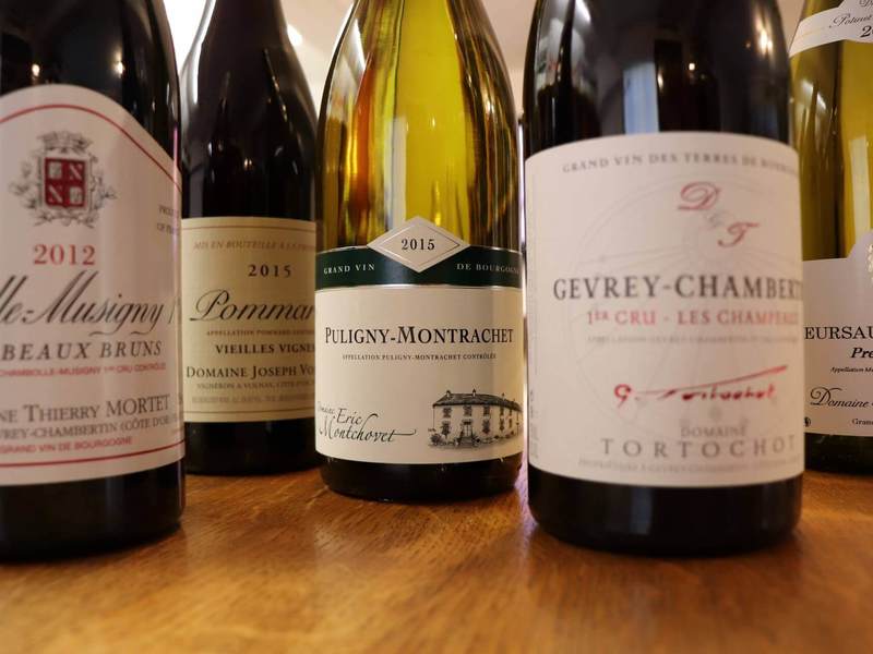 Au delà des explications sur la méthodologie de dégustation, le cours "Samedi Dégustation" inclut une dégustation de 10 vins de Bourgogne.